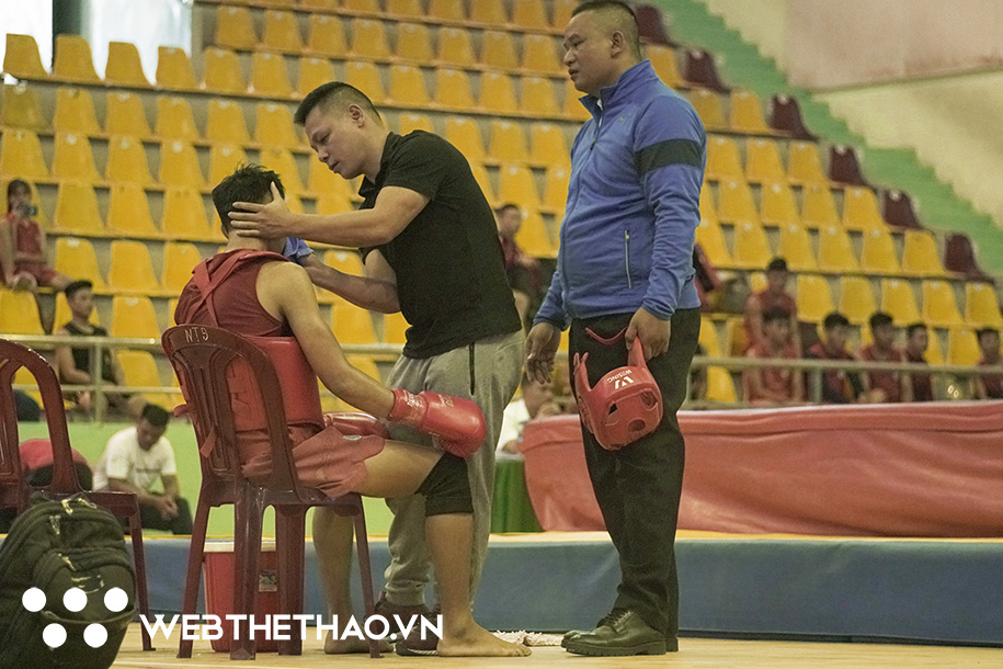Các giải đấu võ thuật Việt: Bao giờ hết cảnh võ sĩ kiêm... khán giả?